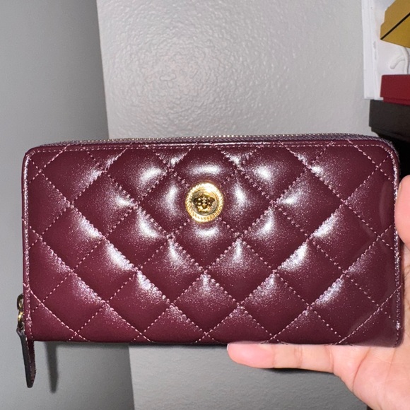 NWT VERSACE WALLET - Picture 1 of 4